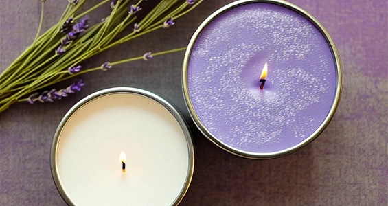 Selbstgemachte Lavendel-Sojawachs-Duftkerze