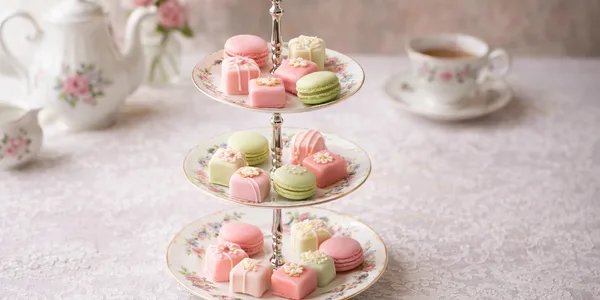 Selbstgemachte Etagere