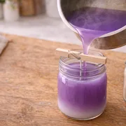 Docht befestigen und gießen