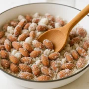 Der Zucker wird weiß und krümelig