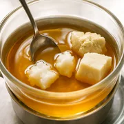 Sheabutter in die flüssige Wachsmischung rühren